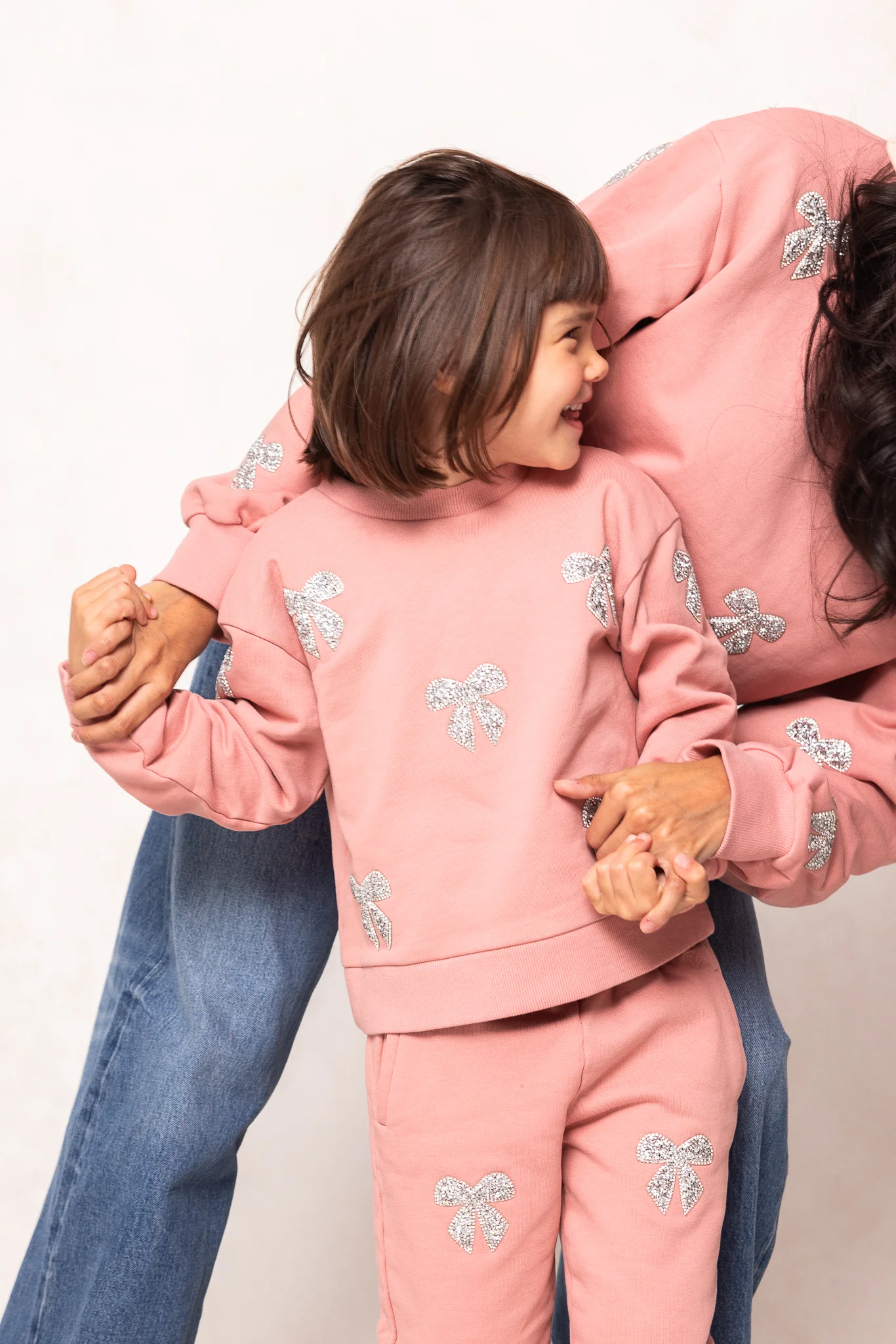 Mini Micah Crew Neck Sweatshirt in Pink & Bows - Image 3